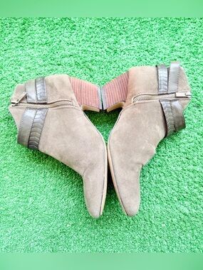 Cato Faux Suede Belted Ankle Booties Women's US 7M Olive Green / Taupe